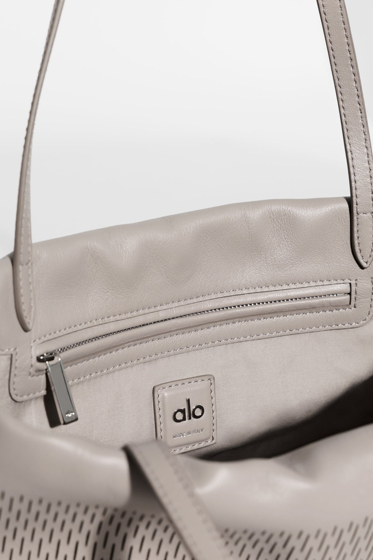 Mini-sac à cordon ALO Unwind en cuir ajouré - Cuir ajouré gravier chaud
