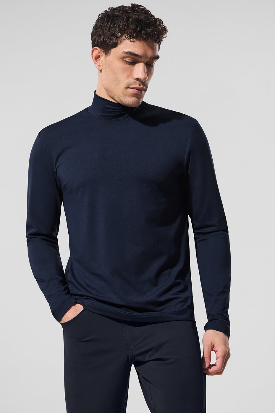 Haut à manches longues et col montant Conquer Reform - Bleu marine