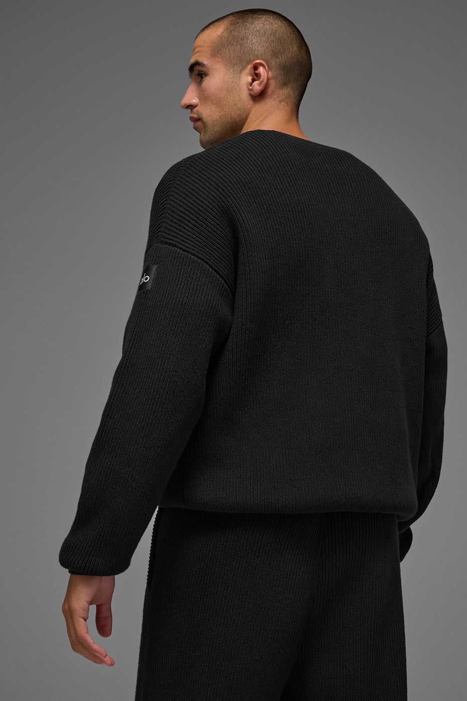Pull à col rond Domain en maille côtelée - Noir
