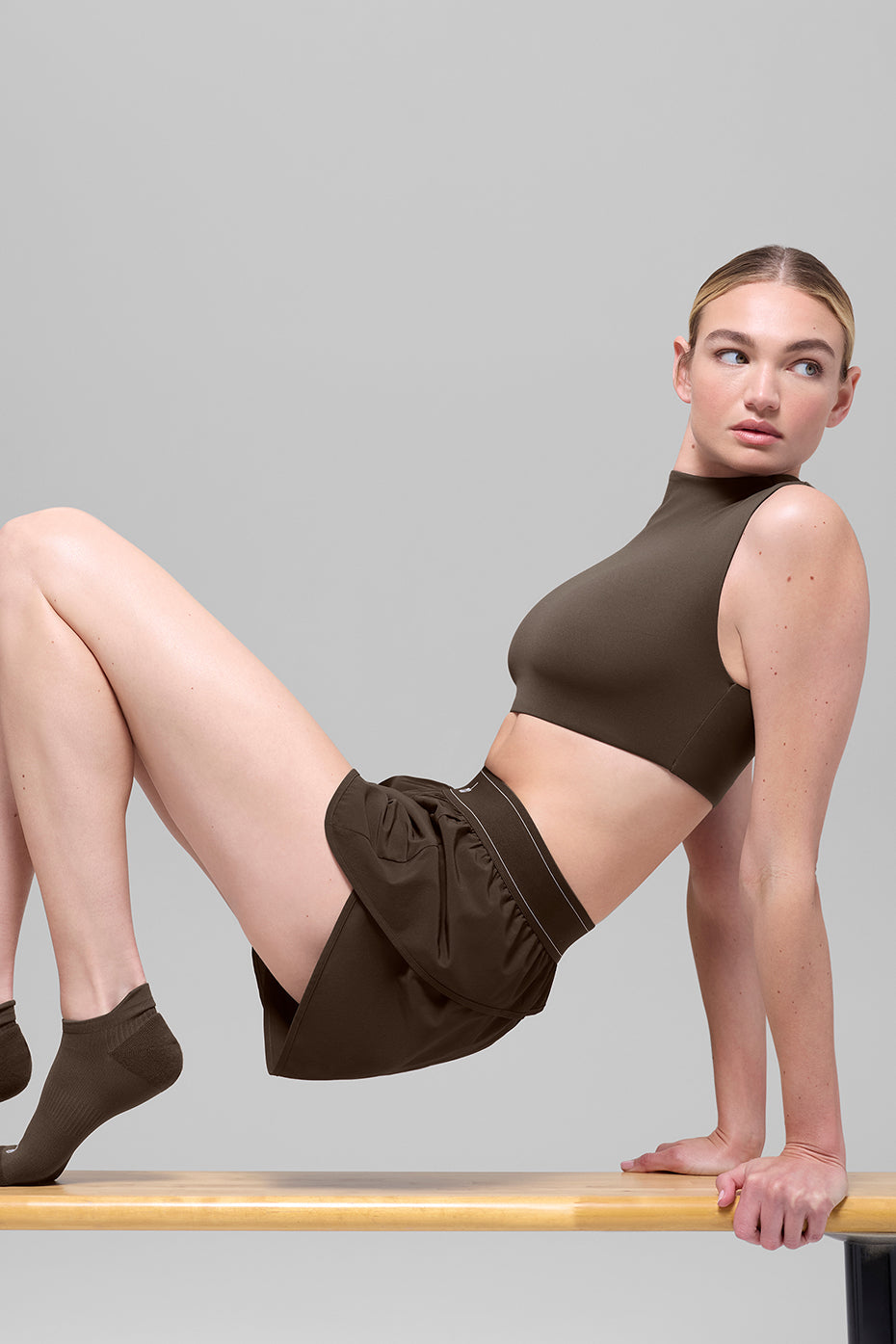 Haut à manches courtes ALO Softsculpt Capped Out - Espresso