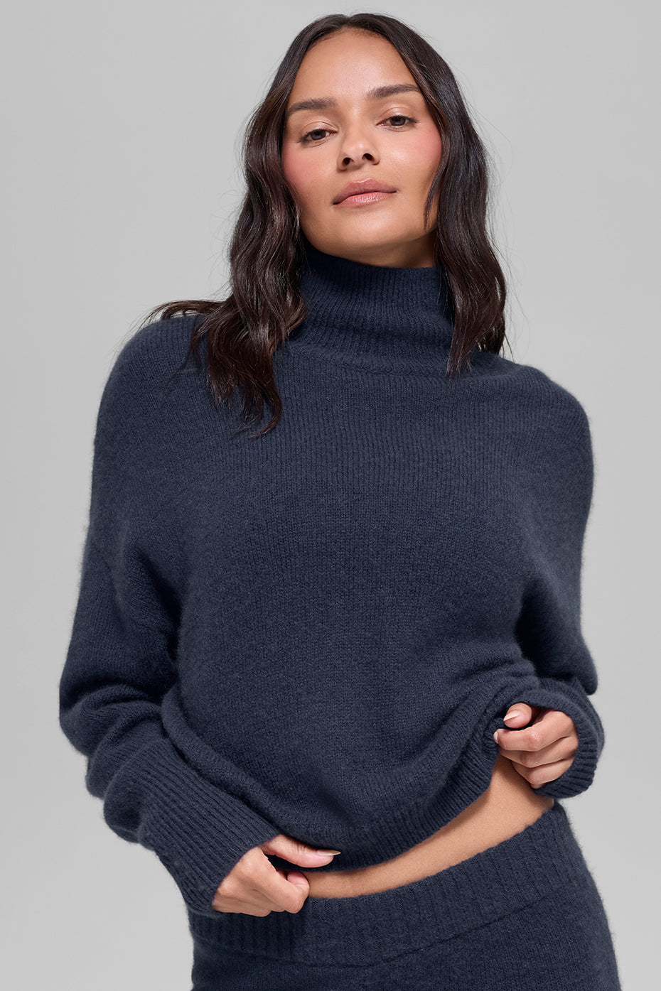 Pull court à col roulé New Class en laine et cachemire - Bleu marine