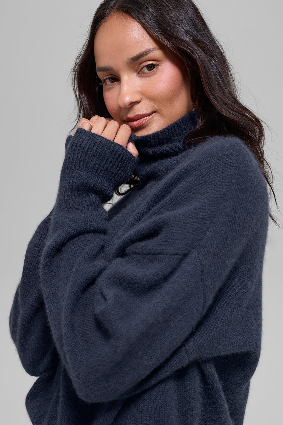 Pull court à col roulé New Class en laine et cachemire - Bleu marine