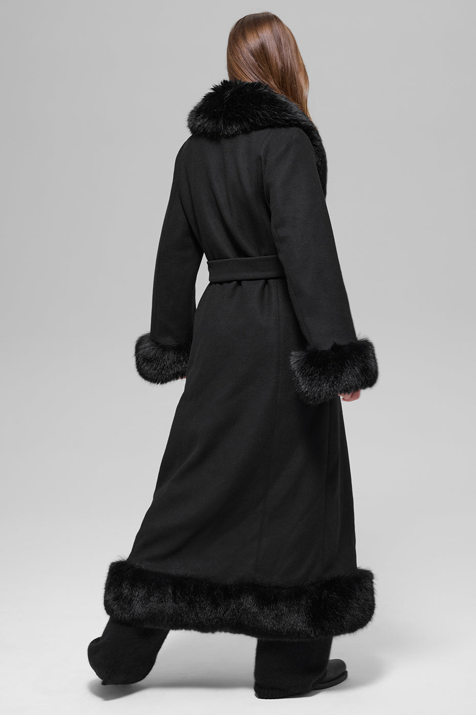 Manteau long bordé de fausse fourrure - Noir