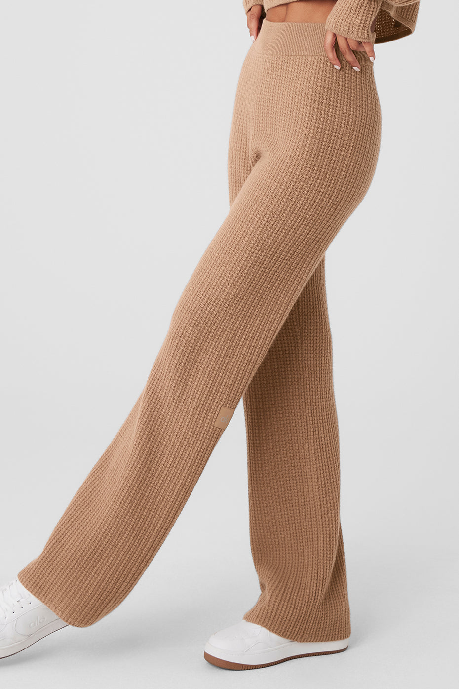 Pantalon taille haute en cachemire gaufré douillet - Amande grillée