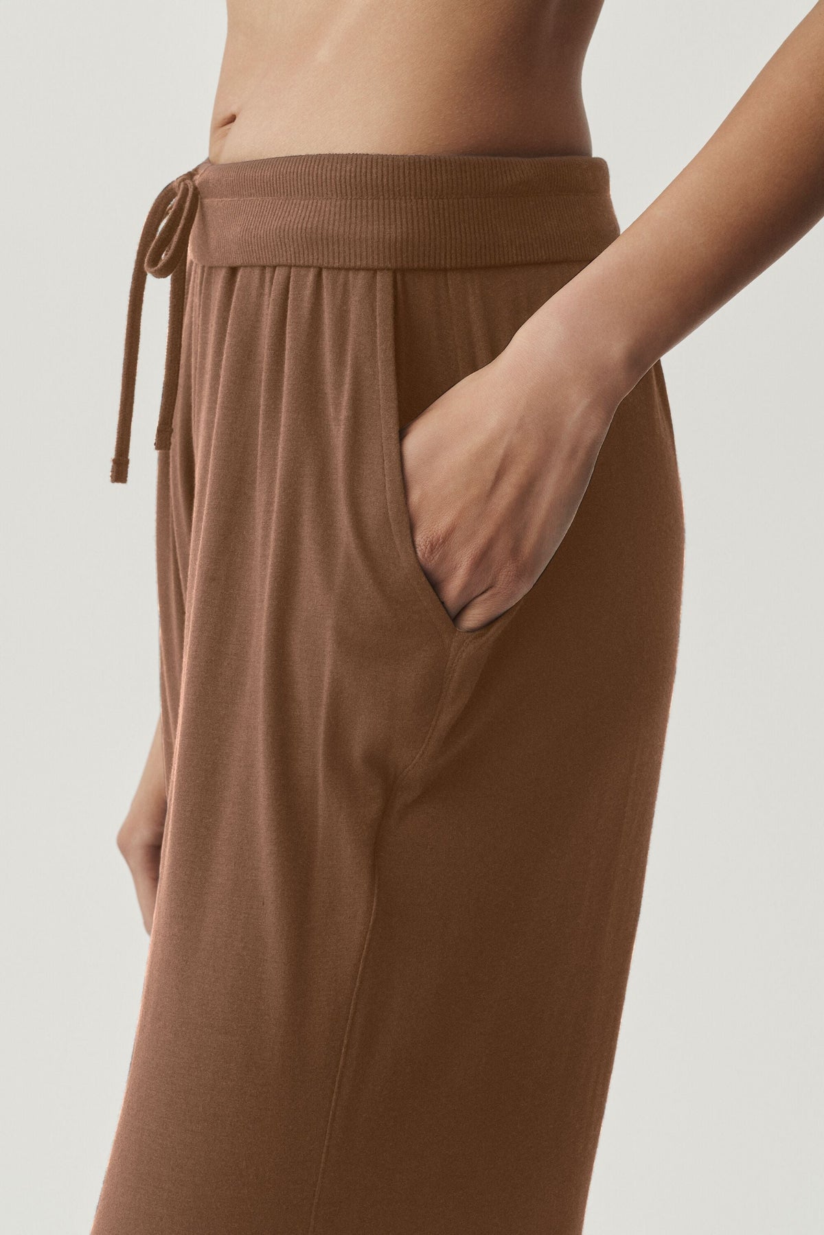 Pantalon évasé de détente semi-transparent Delicate (standard) - Brun ensoleillé