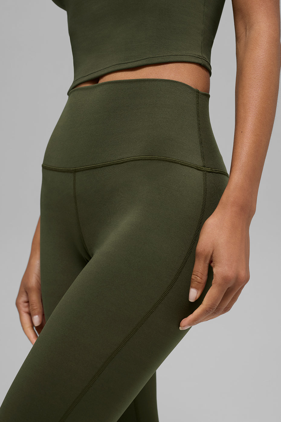 Legging taille haute à coupe évasée ALO Softsculpt (standard) - Olive verte