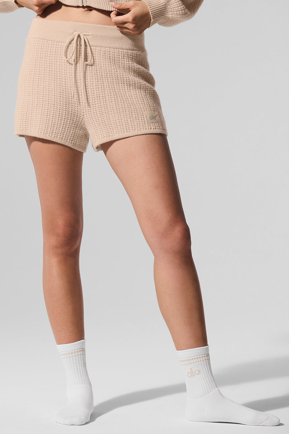 Short taille haute en cachemire gaufré douillet - Macadamia rosé